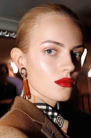 The Best Make Up Looks From The Spring Summer 2021 Fashion Weeks Catwalk Makeup Summer Beauty Trends Beauty Trends