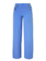 Kenner sagen, dass weiß genau genommen gar nicht hier sieht es jedoch besser aus, wenn sie zu einer schwarzen hose ein blaues oberteil tragen. Sienna Hose Impressionen