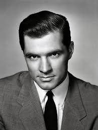 Working with Alfred Hitchcock and Stanley Kubrick in « Psycho » and «  Spartacus », 1960 was a good year for John Gavin. Interestingly, he was  also almost James Bond, was president