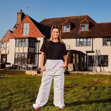 Katie Price's Mucky Mansion sells for huge amount – but she won't enjoy  windfall - Daily Record