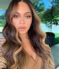 Certo, chi ha i capelli lunghi può sfoggiare una messa in piega leonina, selvaggia o al contrario molto sofisticata nel caso di onde morbide . Capelli Tendenze Estate 2020 Mai Piu Senza Le Onde