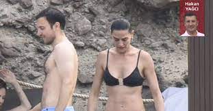 Ünlü oyuncu uzun süredir iş insanı alican ulusoy'la aşk yaşıyor. Turkce Ø¹Ù„Ù‰ ØªÙˆÙŠØªØ± Bodrum Da Goruntulendiler Oyuncu Hande Subasi Sevgilisi Alican Ulusoy Ile Birlikte Bodrum Da Goruntulendi Tatil Sezonunu Acan Ikili Sahilde Gunesin Keyfini Cikardi Https T Co Ey5lr9lhro Turkce Magazinhaberleri Magazin Https