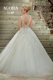 Exklusive Brautkleider Aus Europa In 2020 Braut Brautkleid Kleid Hochzeit