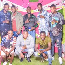 One team one dream, liff up gang, road hog family, black blingas. 💖💖💖