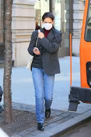Katie holmes arrives at jfk airport in new york 05/09/2021. Katie Holmes Street Style New York 01 06 2021 Celebmafia