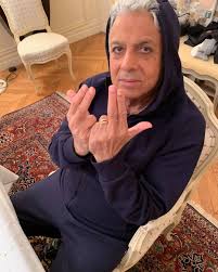 Le 12 août 1965, serge lama a été victime d'un accident de la route. Enrico Macias Facebook