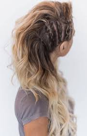 Here is another glamorous hairstyle for cowgirls to adapt for a bewitching look. 10 Best Cowgirl Hairstyles For Trendy Women To Rock Sheideas