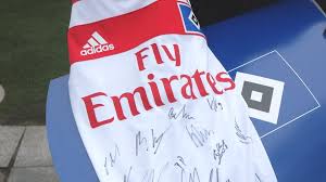 Wie die website footyheadlines.com berichtet, ist das trikot überwiegend pink mit etwas dunkelblau. Hsv Trikot Das Es Eigentlich Nicht Geben Darf Wird Versteigert Stern De