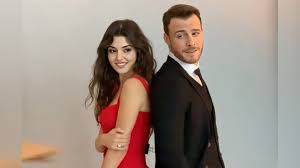 اسم الاغنية مينا كي هي ممثلة تركية معروفة :با اسم سيلين و حياةمثلة ب :مسلسل الحب لا يفهم الكلام و المدرسة المجنونة وشجرة الحياةوبناة الشمس والؤلؤة. ØµÙˆØ±Ø© Ø¬Ø¯ÙŠØ¯Ø© ØªØ¬Ø¯Ø¯ Ø§Ù„Ø´Ø§Ø¦Ø¹Ø§Øª Ø­ÙˆÙ„ Ø¹Ù„Ø§Ù‚Ø© Ù‡Ø§Ù†Ø¯Ø§ Ø§Ø±ØªØ´ÙŠÙ„ Ø¨Ù€ ÙƒØ±Ù… Ø¨ÙˆØ³ÙŠÙ† Ø­Ù„ÙˆØ©