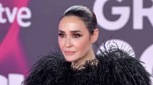 Vicky Martín Berrocal estrena la nueva falda de Zara que bate récords de  venta y conquista a Enrique Solís