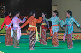 Musik ini merupakan musik orkes yang mengiringi tarian joget. Alat Musik Dan Alunan Seni Tari Melayu Joget Dangkong Warisan Budaya Nusantara Com