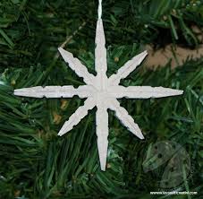Decorazioni in legno fatte a mano per l'albero di natale, da realizzare e da colorare con i vostri bambini a. Fiocco Di Neve Con Mollette Di Legno Lavoretti Creativi