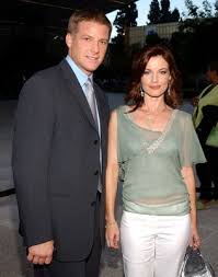 Savant started his acting career in 1984 with an uncredited role in swing shift. Doug Savant And Laura Leighton Laura Leighton Celebrity Couples Favorite Celebrities