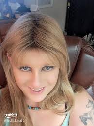 Meet Leslie: My Journey with Dentures and Home Nail Care!