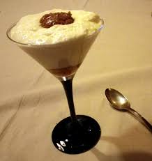 La crema al rum è una crema perfetta per farcire i panettoni ma potete anche gustarla al cucchiaio. Crema Di Mascarpone Con Amaretti Al Rum Dance Like Shaquille O Neal