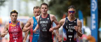 Double olympic champion alistair bownlee had to help his exhuasted younger brother, jonny, over the finish line in the triathlon world series. Jonathan Brownlee British Triathlon