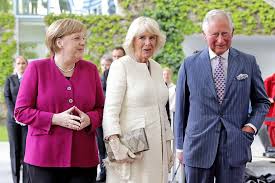 But in 1971, the two part ways when charles joins the royal navy. Charles Und Camilla Zu Gast Bei Merkel In Berlin News Orf At
