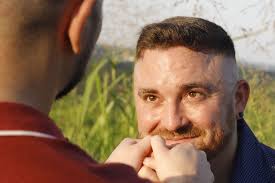 I want to give a huge shoutout to @shutterbudsnc for these shots! We had  such a fun time being your subjects for an evening. Highly recommend their  work. 🥰