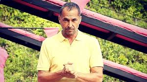 Aztán megláttam, hogy az új lakó palik lászló, aki egyedül tartózkodik az ingatlanban. Palik Laszlo Lefotozta Ahogyan Egy Marhacsorda Atrobog Az Exatlon Akadalypalyajan Nlc