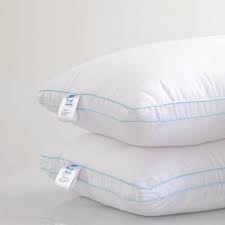 Kapuk bahan pengisi bantal yang sudah dikenal sejak lama, namun sudah jarang digunakan sekarang. 7 Rekomendasi Bantal Microfiber Yang Membuat Tidurmu Semakin Nyenyak 2019