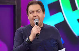 Faustão, como é de conhecimento de todos, é um grande colecionador de relógios de grife, todos eles caríssimos.só para ter ideia, em seu programa na globo, a cada domingo, o apresentador surge com um modelo diferente. O Loco Meu O Relogio Do Faustao Custa Bem Mais Do Que Uma Casa Claudia