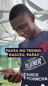 Meia do Equador recebe notícia do nascimento da filha às vésperas da estreia na Copa