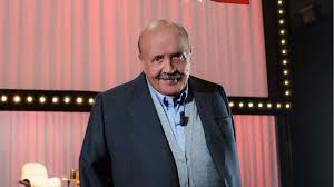 Anche maurizio costanzo ha detto la sua in merito alle polemiche che stanno investendo il festival costanzo si è scagliato soprattutto contro michelle hunziker e claudia gerini, colpevoli, a suo dire, di. Maurizio Costanzo Lascia Mediaset Condurra Un Programma Su Rai Due