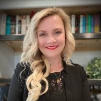 Lisa Carnegie's Instagram, Twitter & Facebook