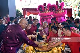 Jika pintu hatimu terbuka lebar untukku, aku akan masuk dan bersemayanm di sana dan jika hatimu tertutup untukku, aku bersumpah akan membukanya kembali. Pm Isteri Hadir Rumah Terbuka Tahun Baru Cina Gerakan
