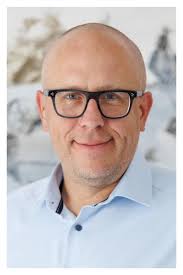 Dnes slavíme narozeniny člověka, který stojí za úspěchem firmy Auto Eder  s.r.o., pana Jana Edera! Nebýt jeho vize, odvahy a neustálé touhy inovovat,  neznali bychom dnes Auto Eder jako předního prodejce vozů