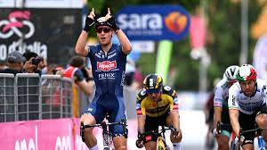 Belgian tim merlier won the second stage of the giro d'italia in a sprint finish, while irish duo dan martin and nicolas roche were 64th. Giro D Italia Tim Merlier Siegt Auf Der 2 Etappe Im Massensprint Ganna Bleibt Im Rosa Trikot Eurosport