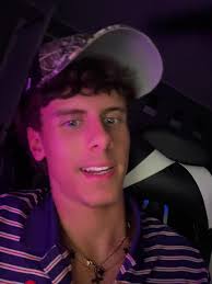 Dallas🏄‍♂️ (@imydallas)