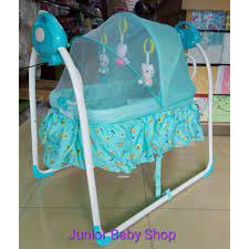 Melansir dari laman healthline, berikut ini adalah beberapa cara yang bisa dilakukan agar ayunan bayi bisa digunakan dengan cara yang aman. Baby Elle Be 82006 7 8 Automatic Cradlle Swing Ayunan Bayi Electric Shopee Indonesia