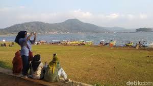 Perjalanan menuju ke waduk darma kuningan, jawa barat, terasa cukup lama, meskipun jarak yang kami tempuh hanya sekitar 12 km saja, dan jalanan aspalnya pun sangat mulus. Cuti Bersama Ini 6 Rekomendasi Tempat Wisata Di Kuningan