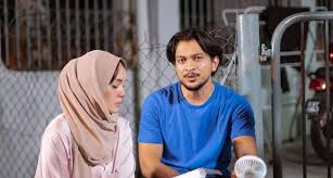 Pertemuan pertama antara ainin dan ziyad membuatkan ziyad tertarik untuk menyiasat latar belakang ainin. Rindu Awak 200 Episod 12