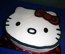 Wir haben ganze 4 stunden dafür gebraucht. Hello Kitty Torte
