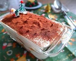 クリスマスカラーのティラミスの画像