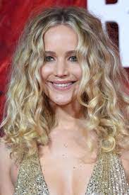 See more ideas about hair styles, natural hair styles, curly hair styles. 20 Best Haircuts For Women With Round Shaped Faces