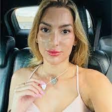 Jaclyn Leach's Instagram, Twitter & Facebook