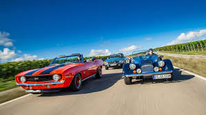 Tussen al deze oldtimer cabrio's moet natuurlijk een baby blauwe oldtimer cabrio staan. V8 Roadster Im Fahrbericht Camaro 450 Sl Und Plus 8 Auto Motor Und Sport