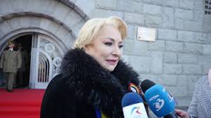 Premierul a fost surprins cu picioarele goale, la o întâlnire cu delegația arabă. 12 01 18 Participarea Pm V Dancila La Ceremoniile Dedicate Zilei Nationale Marasesti Youtube