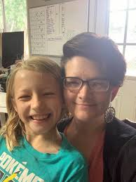 Clarin to Cléo: hey sis, do it like this, it's purrfect for relaxation! 🇩🇪