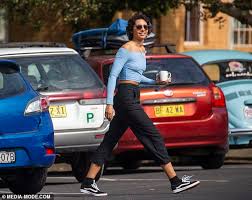 This is zac after he went to the lakers with leonardo dicaprio and you can hear him swear at the beginning and he got into the wrong car lmao that must of been. Zac Efron S New Girlfriend Rumored Vanessa Valladares Goes Braless In Blue Crop Top Fr24 News English