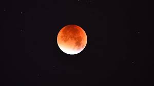 İki boyutlu görsele baktığımızda dünya her ay, güneş ve ay arasına girer. F54djsjhuigh2m