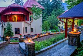 Revelion 2019 la munte la cabana pasul vâlcan, jud. Revelion 2019 Sinaia Pensiunea Boema