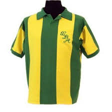 Wearing red shorts with the home strip was a regular occurrence in the 1970s. Pin By Evgenij Nechistik On Football Retro Football Shirts Classic Football Shirts Football Shirts