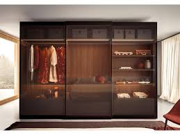 Mind oak sliding doors wardrobe with wooden doors in a natural or lacquer finish. Pianca Vitrum Sliding Door Wardrobe Scossa