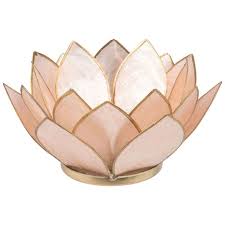 Bougeoir Fleur En Nacre Rose Et Metal Maisons Du Monde Candle Holders Metal Flowers Flower Candle Holder