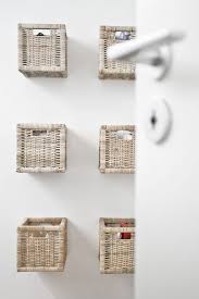 Wanduhren sind ein tolles dekoelement. Ordnung Im Bad Korbe An Wand Bad Wand Bad