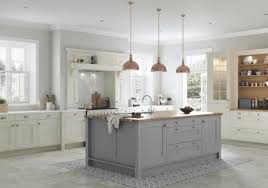 Uk kitchens is an independent family run kitchen company that supplies kitchens throughout nottinghamshire and derbyshire. Kitchen Fitters Nottingham Luxury Fitted Kitchens
